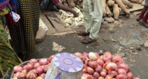 Yam sold in slices at Nigerian market (photo)