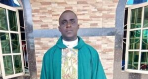 Anglican priest slumps and dies during ministration