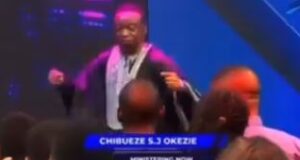 (Video) Nigerian Pastor prays, commands dollar to crash