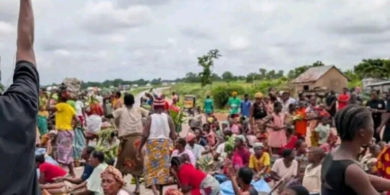 Protesters block Makurdi–Abuja highway after herdsmen killed Catholic choir master, others in Benue