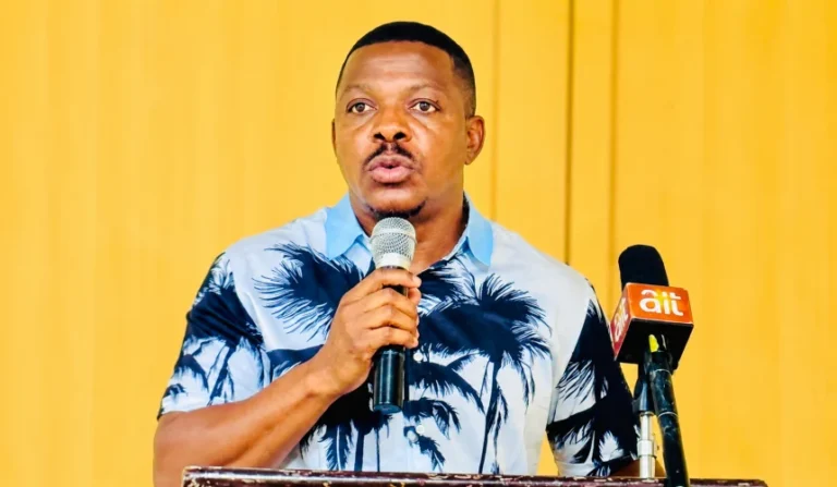 If you earn below N300k, the difference between you and Almajiri is plate – Abuja politician